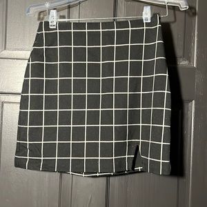 Abercrombie & Fitch Black & White Patterned Skirt - XS - Good Condition